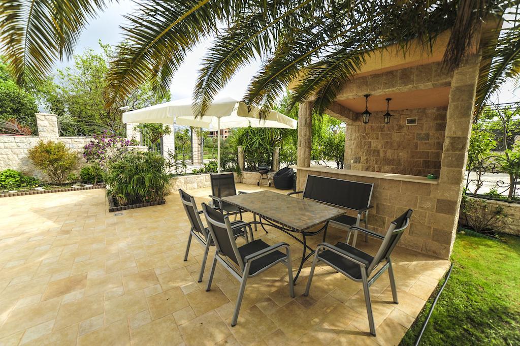 Villa Dolphin Apartments Petrovac Exterior foto