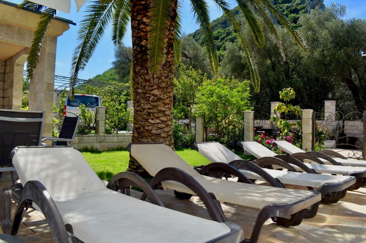 Villa Dolphin Apartments Petrovac Exterior foto