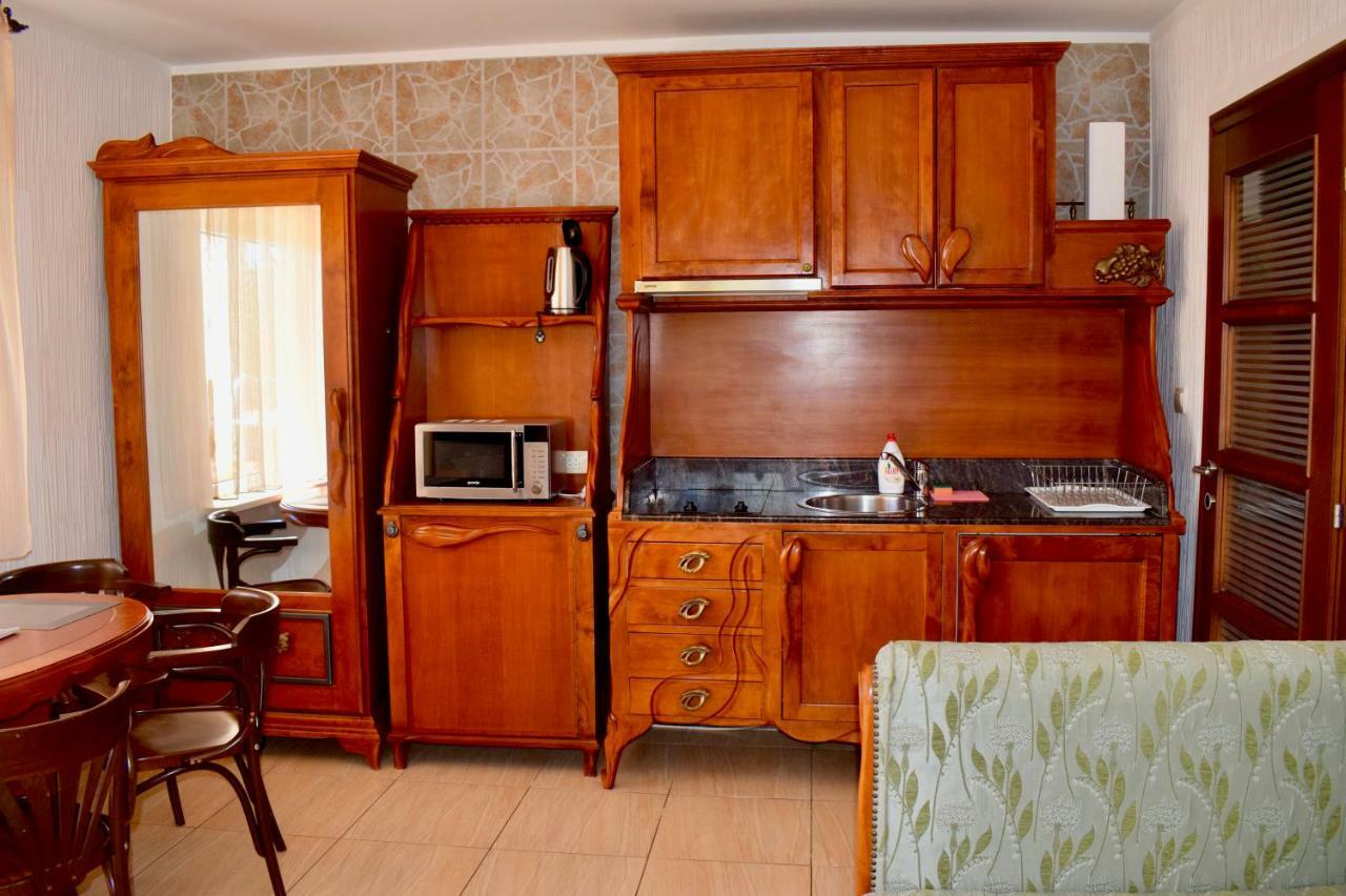 Villa Dolphin Apartments Petrovac Exterior foto