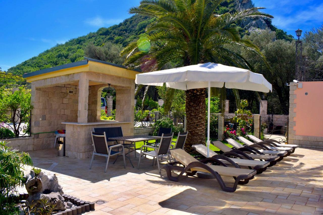Villa Dolphin Apartments Petrovac Exterior foto